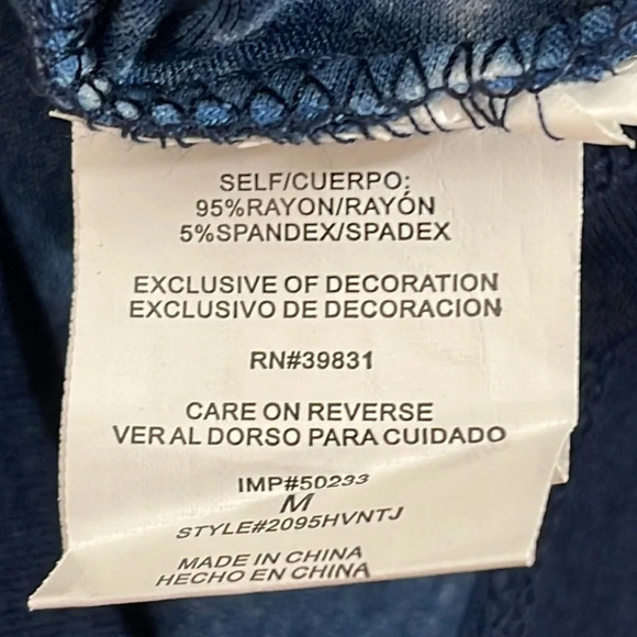 TAKARA “YOUNG AND FREE” Scoop Neckline Tie-Dye Open Back Graphic Tee Size M NEW - Picture 7 of 10